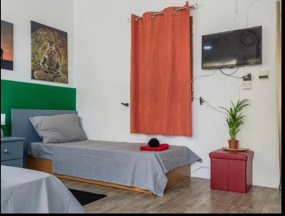 Room 6- Private Room With Private Terrace, Private Bathroom, Ac And Wifi Affittacamere Sliema